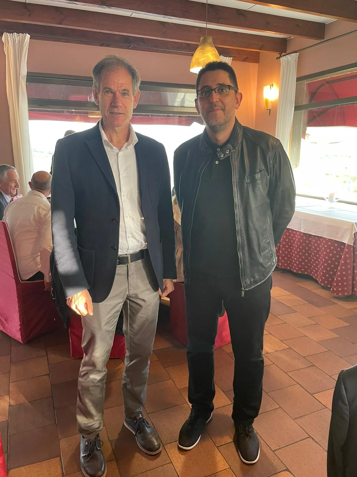 Marcos Félix con Abel Antón en evento corporativo en La Postal