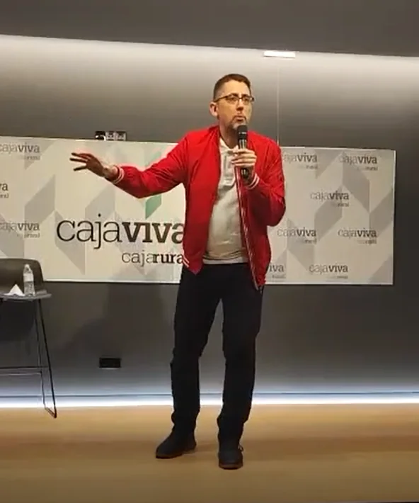 Marcos Félix en un evento relacionado con el testimonio de Caja Rural · Cajaviva