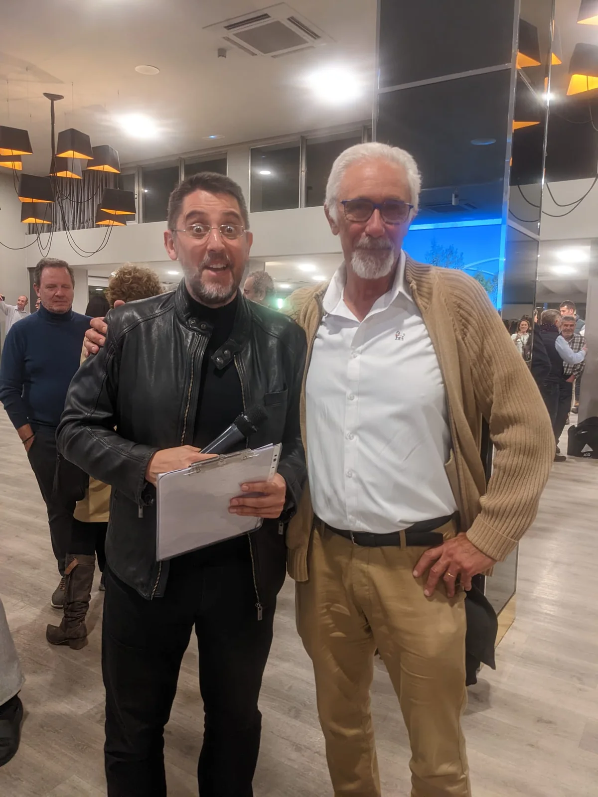 Marcos Félix en un evento relacionado con el testimonio de A10 Inmobiliaria