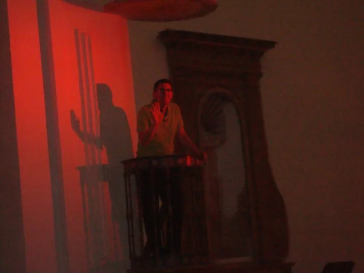 Marcos Félix Rolling Bufón actuando en Centro Cultural (Antigua Iglesia)