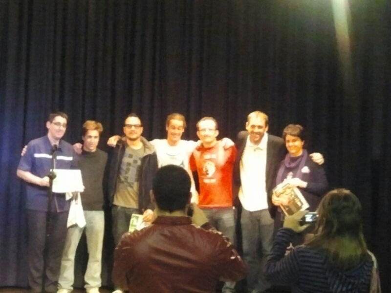 Marcos Félix recibiendo el 1.er Premio en el Concurso de Monólogos Villa de Vallecas